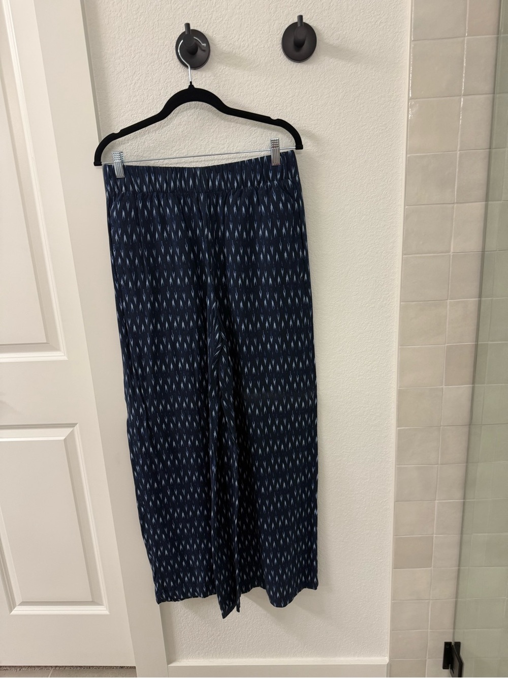 Banana Republic Navy Patterned Pull-On Maxi Skirt